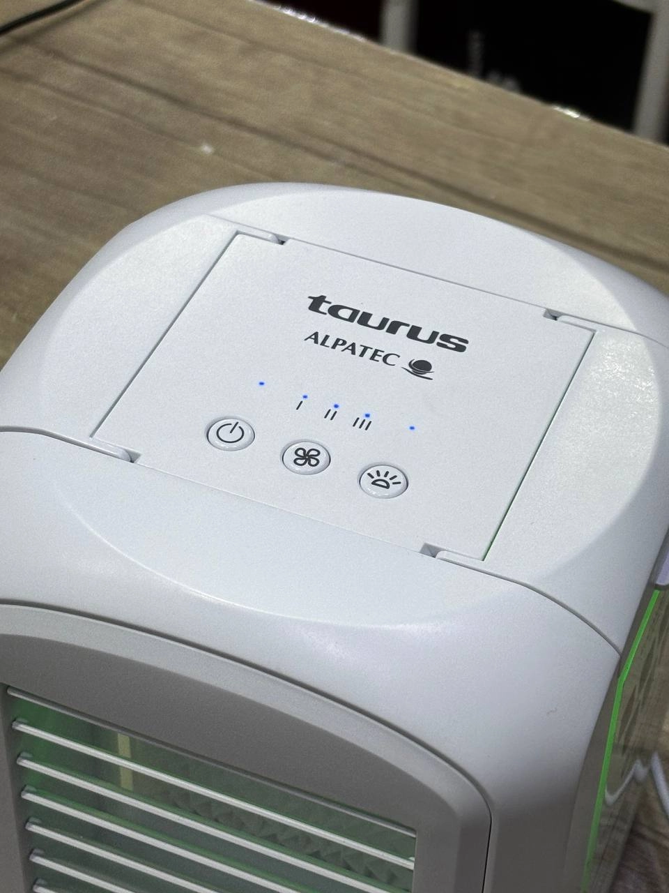 کولر رومیزی کوچک Taurus با کابل تایپ سی