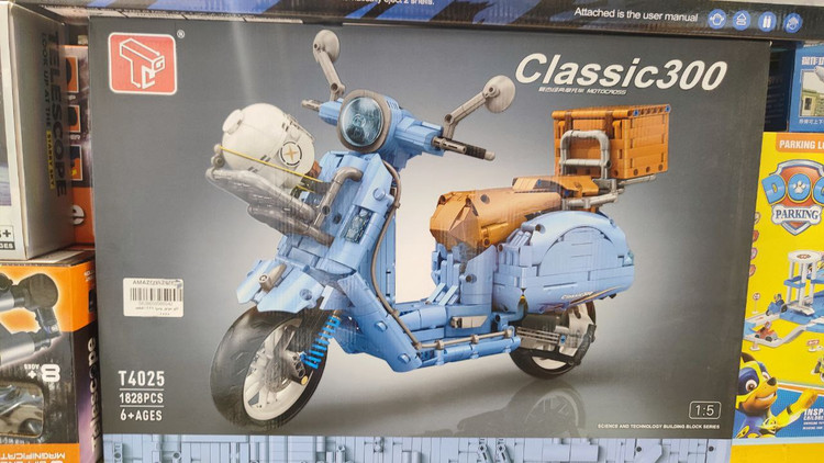 مدل بزرگ موتورسیکلت وسپا با قطعات پلاستیکی