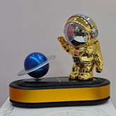 دکوری فانتزی خودرو با کره زحل چرخان