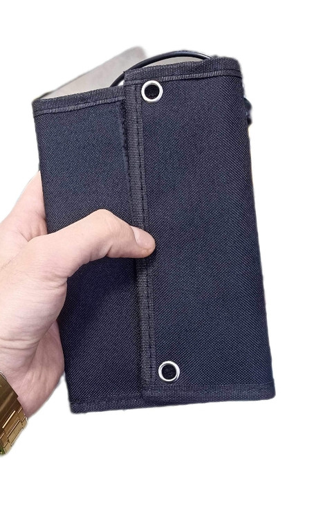 پنل خورشیدی قابل حمل در حالت تاشده