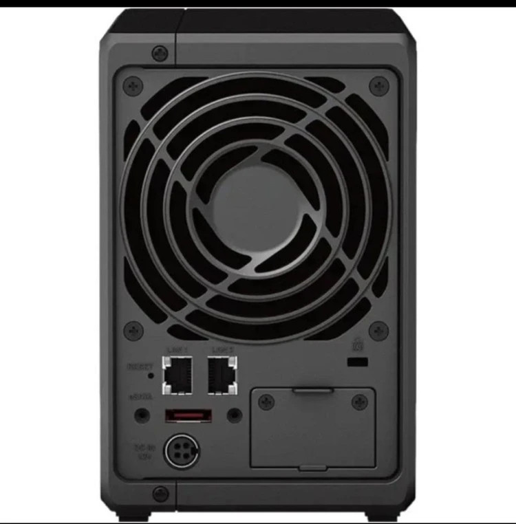 خرید سرور NAS سینولوژی با پشتیبانی از هارد و SSD برای ذخیرهسازی متمرکز اطلاعات